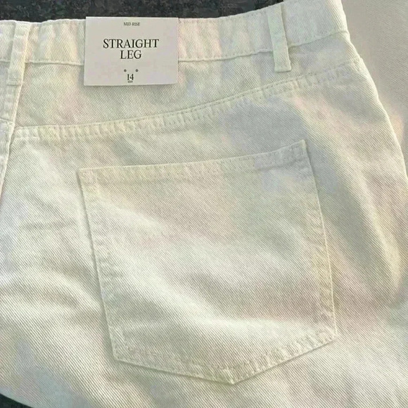 Future Collective Womens Jeans White 14 Mid-rise Straight Leg Cutout Detail NWT - Picture 6 of 9